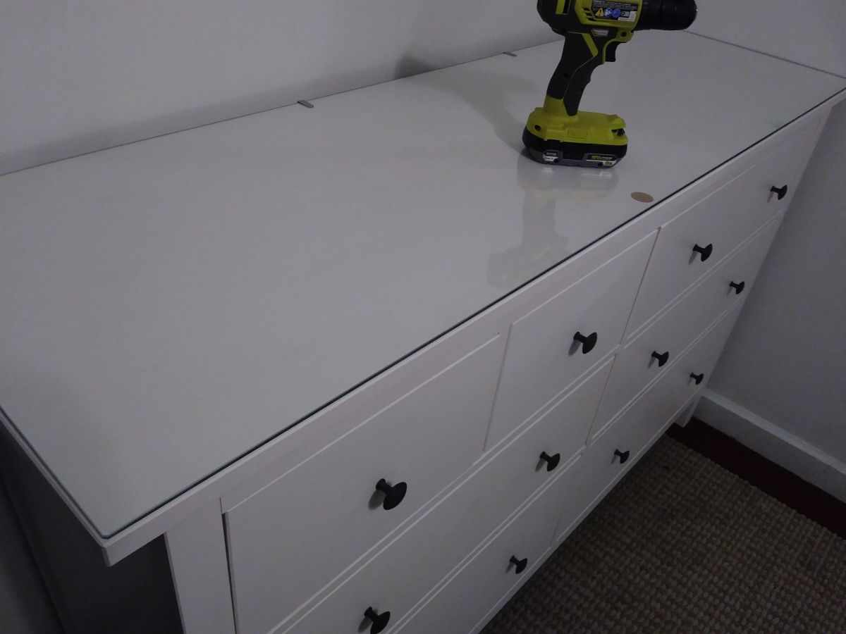Eight-drawer dresser with a glass top